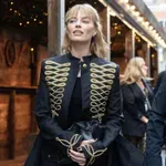 Margot Robbie pokazala, kako se nosi ta trend iz 2000-ih in oznanila njegovo vrnitev