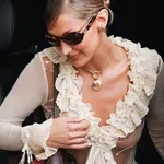 Pozabite na mini torbice: letos kraljuje povsem drugačen model (nanj stavi tudi Bella Hadid)