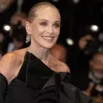 Sharon Stone (68) zablestela v Cannesu, najbolj komentiran pa je bil njen mladosten izgled
