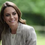 En suknjič, nešteto kombinacij: Kate Middleton nosi model, ki ga bomo oboževale to poletje