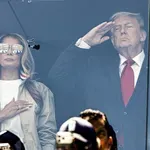 Melania Trump na finalu svetovnega prvenstva zablestela v športno šik kombinaciji