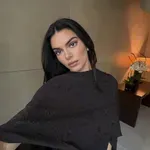 Niso črni ali rjavi: Kendall Jenner pokazala barvo čevljev, ki je videti še posebej elegantno in prestižno