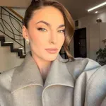 Njena jakna je eden najbolj zaželenih kosov sezone: Bivše dekle Bojana Cvjetićanina navdušilo z jesensko modno kombinacijo