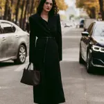 Kaj obleči na pokopališče, ko je zunaj mraz: 4 elegantne kombinacije, ki so tople in primerne