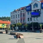 Kantonalna privredna komora Tuzla nudi kancelariju za iznajmljivanje na Trgu slobode