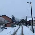 Zbog snijega više tuzlanskih naselja bez struje i vode: Ekipe na terenu otklanjaju kvarove