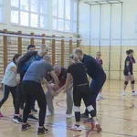 Revijalna odbojkaška utakmica između roditelja i djece u Klubu Twisters (VIDEO)