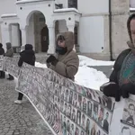 Okupljanje u Tuzli: Žene Srebrenice još čekaju pravdu (VIDEO)