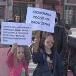 Održan Osmomartovski marš u Tuzli: Sigurnost žena je javna obaveza (VIDEO)