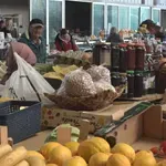 Pazarni dan na Gradskoj pijaci u Tuzli: Raznovrsna, domaća ponuda (VIDEO)