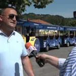 Sezonska atrakcija u Tuzli: Turistički vozić bilježi do 35 hiljada vožnji u sezoni (VIDEO)