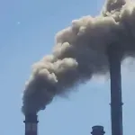Gust crni dim iz Termoelektrane Tuzla zabrinuo građane: Traže odgovor šta su udisali