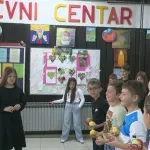 Učenici OŠ "Tušanj" uljepšali dan korisnicima Doma penzionera Tuzla