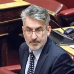 «Πριν αναθεωρήσουμε το Σύνταγμα πρέπει να το τηρούμε»
