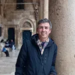 Upoznajte “dubrovačkog Stradivarija”, iz stoljetnog drva izrađuje unikatne instrumente koji oduševljavaju svjetske majstore