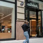 Posrnuli američki proizvođač obuće Allbirds sada tvrdi da je AI kompanija, dionice tvrtke skočile 800%