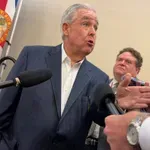 Milijarder s Floride, poznat po sklonosti bombonima s marihuanom, nudi 100.000 dolara za ime nove političke stranke