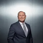 Ben Hudson pridružio se Czechoslovak Grupi kao član i zamjenik predsjednika Upravnog odbora