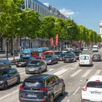 Idete automobilom na posao? Francuska svojim građanima daje 100 eura pomoći