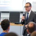 Nestaju juniorski zadaci, ne i juniori: AI mijenja prvi korak u karijeri