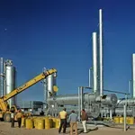 Drugi najveći proizvođač OPEC-a sagorijeva vlastiti plin, a zatim kupuje iranski