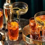 Fascinantna historija o tome kako je porez na dohodak navukao ljude na koktel