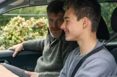 Da li tinejdžerima treba kupiti električni automobil?
