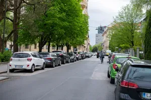 Ljubljanska občina bo ukinila parkirna mesta na eni od ulic v središču mesta