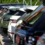 Rekordno leto za uvoz avtomobilov: zakaj Slovenci iščemo vozila v tujini
