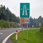 Dars v prvih petih mesecih prodal manj vinjet in napisal za tretjino več kazni