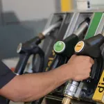 Zašto dizel brže poskupi od benzina u krizama