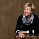 Neeee, takšne pričeske pri Rosviti Pesek že dolgo nismo videli in čisto je spremenjena