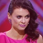 Neee, Nina Osenar s tako kratkimi blond lasmi, da smo jo komaj prepoznali in videti je odlično