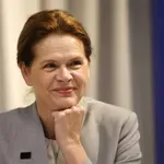 Prijela je za metlo in ... Alenka Bratušek pokazala prizor, ki ga pri njej nismo vajeni (FOTO)