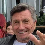 Jan brskal po fotografijah svojih starih staršev in obnemel: takoj je poklical - Boruta Pahorja! (Ta je imel kaj videti …)