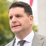 Zoran Stevanović na proslavo pripeljal mično ženo Vesno: fotografi ujeli trenutek intimnosti med njima (FOTO)