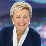 Rosvita Pesek delila utrinke z jesenskega oddiha, oboževalci hitro opazili: tam ni bila sama in tega sploh ne skriva (FOTO)