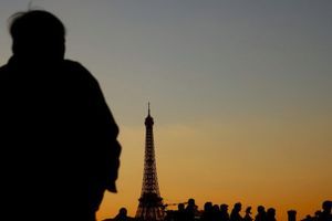 Noro, neverjetno: Ste videli, kaj je v Parizu počel Golobov sin? (Video)
