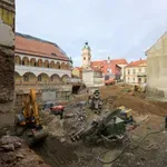 (VIDEO in FOTO) Kako nastaja Center Rotovž: Dnevno odpeljejo tudi 35 tovornjakov zemlje in betona