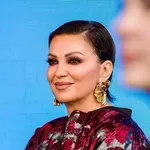 Nina Badrić spojila jednostavne tajice i raskošnu jaknu, rezultat je pun pogodak