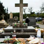 Neobični običaj koji dira u srce: Ovako izgleda Uskrs na grobljima u Gruziji