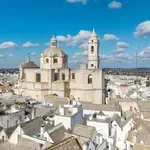 Okruglo mjesto: Bijeli biser talijanskog juga koji će vas zavesti šarmom i vinom