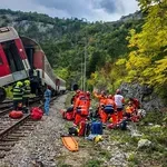 Strašan sudar vlaka i kamiona: Poginuo muškarac, 21 ih je ozlijeđeno