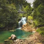 Jedan od najljepših kanjona čeka vas u Sloveniji: Bajkovite staze, smaragdna rijeka i slap Šum