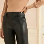 Ove hlače jako su popularne, a Lu Jakelić odabrala ih je za nastup na Zagrebačkom festivalu