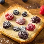 Bolje od pohanog kruha? Recept za tost s kremom od jogurta i voća