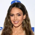 Jessica Alba u kombinaciji za sve – krstitke, krizme, pričesti, vjenčanja...