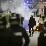 FOTO/VIDEO Noć kada je Bugarska eksplodirala: Tisuće na ulicama, letjele boce i kamenje, zapaljeni kontejneri