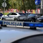 Drama u Sisku: Doveli ljudima grupu ispred kuće i počeli je uništavati i prijetiti