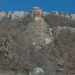 Velika kamena gromada opasnost je za vozače: "Da je potres, pobilo bi nas k'o zečeve"